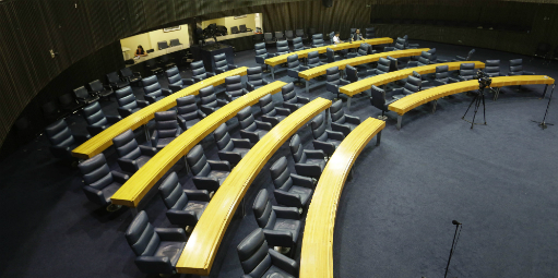 Justiça veta reajuste de salários que vereadores se concederam